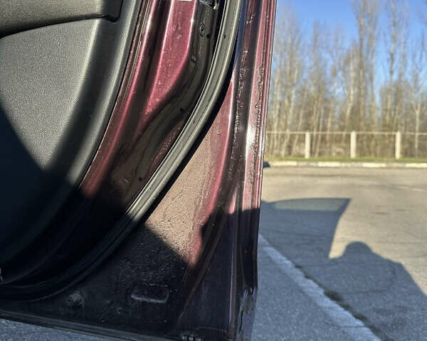 Красный Мазда 3, объемом двигателя 1.6 л и пробегом 192 тыс. км за 5500 $, фото 4 на Automoto.ua