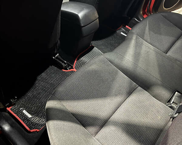 Красный Мазда 3, объемом двигателя 1.6 л и пробегом 234 тыс. км за 3999 $, фото 16 на Automoto.ua