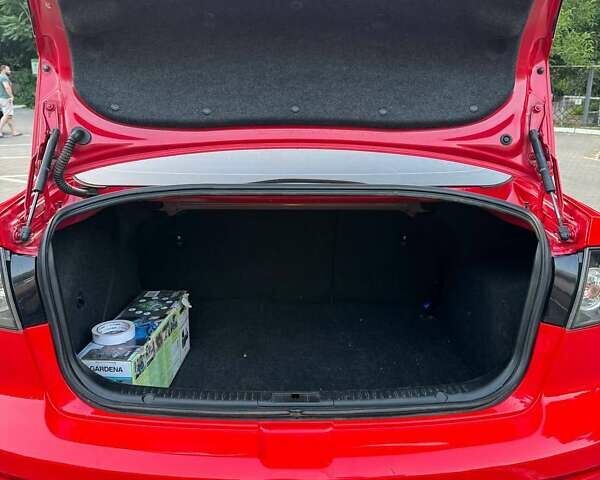 Красный Мазда 3, объемом двигателя 1.6 л и пробегом 131 тыс. км за 6600 $, фото 3 на Automoto.ua