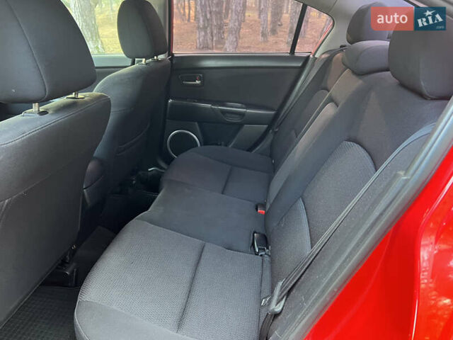 Красный Мазда 3, объемом двигателя 1.6 л и пробегом 230 тыс. км за 5500 $, фото 11 на Automoto.ua