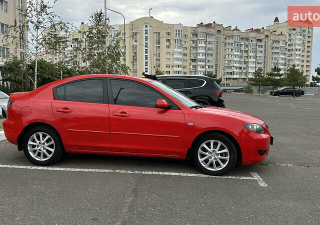 Красный Мазда 3, объемом двигателя 1.6 л и пробегом 129 тыс. км за 5800 $, фото 3 на Automoto.ua