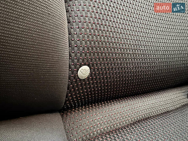 Красный Мазда 3, объемом двигателя 2 л и пробегом 205 тыс. км за 5400 $, фото 53 на Automoto.ua