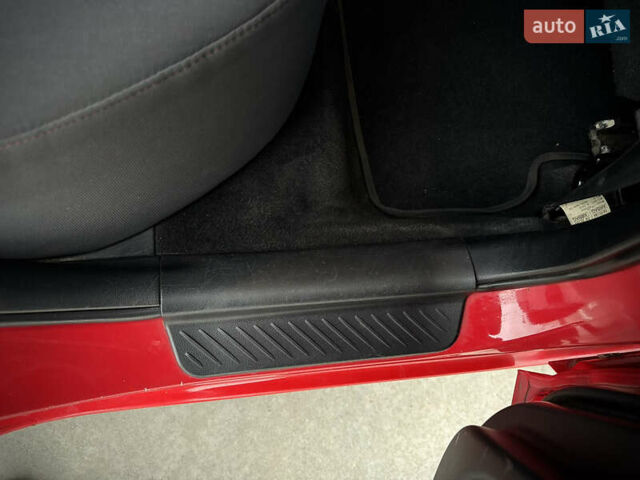 Красный Мазда 3, объемом двигателя 2 л и пробегом 205 тыс. км за 5400 $, фото 87 на Automoto.ua