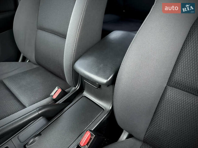 Красный Мазда 3, объемом двигателя 2 л и пробегом 205 тыс. км за 5400 $, фото 24 на Automoto.ua