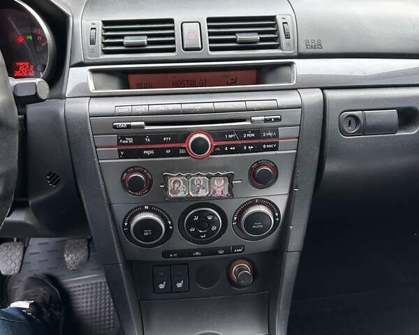 Красный Мазда 3, объемом двигателя 2 л и пробегом 300 тыс. км за 3900 $, фото 15 на Automoto.ua