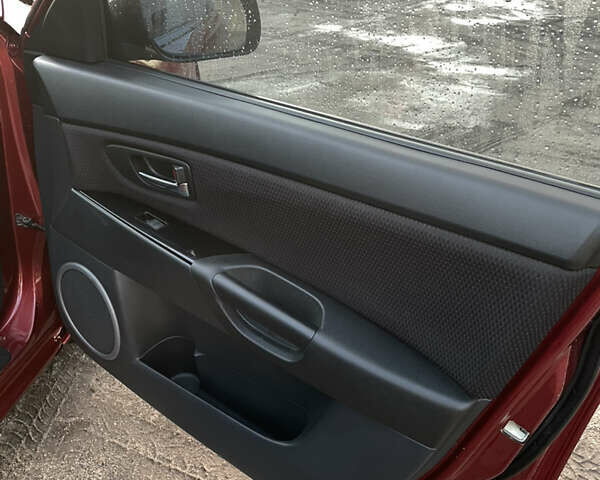 Красный Мазда 3, объемом двигателя 2 л и пробегом 326 тыс. км за 5500 $, фото 8 на Automoto.ua