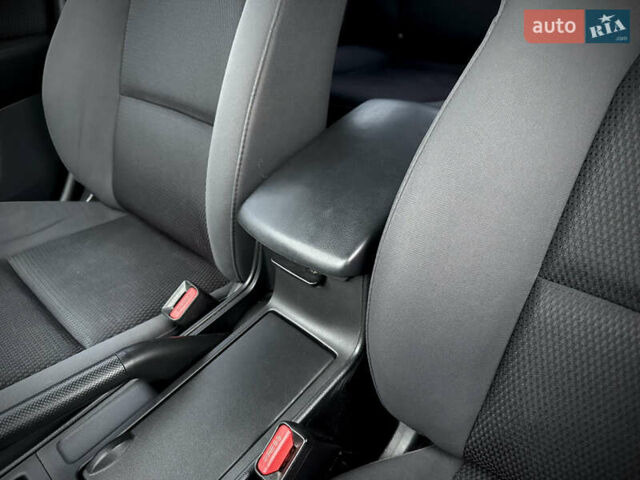 Красный Мазда 3, объемом двигателя 2 л и пробегом 205 тыс. км за 5900 $, фото 25 на Automoto.ua