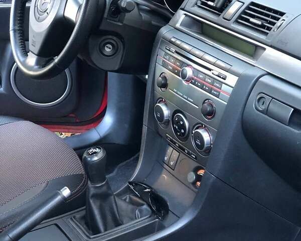 Красный Мазда 3, объемом двигателя 2 л и пробегом 42 тыс. км за 10000 $, фото 5 на Automoto.ua