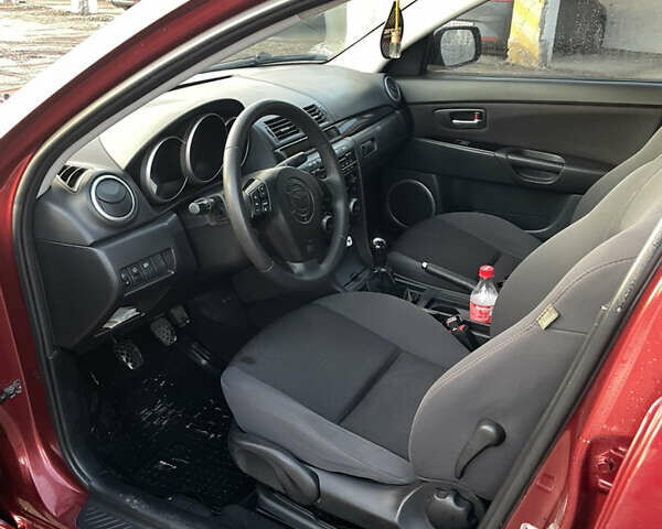 Красный Мазда 3, объемом двигателя 2 л и пробегом 326 тыс. км за 5500 $, фото 5 на Automoto.ua