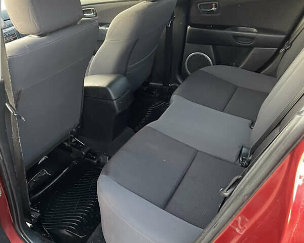 Красный Мазда 3, объемом двигателя 2 л и пробегом 326 тыс. км за 5500 $, фото 6 на Automoto.ua