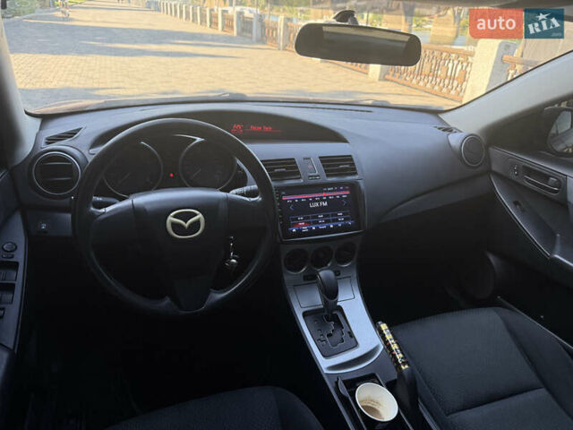 Красный Мазда 3, объемом двигателя 2 л и пробегом 225 тыс. км за 7700 $, фото 5 на Automoto.ua