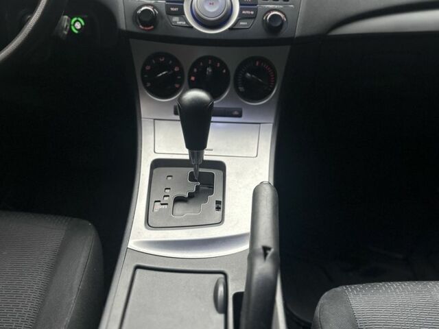 Красный Мазда 3, объемом двигателя 2 л и пробегом 199 тыс. км за 6800 $, фото 16 на Automoto.ua