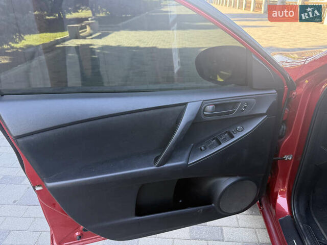 Красный Мазда 3, объемом двигателя 2 л и пробегом 225 тыс. км за 7700 $, фото 7 на Automoto.ua