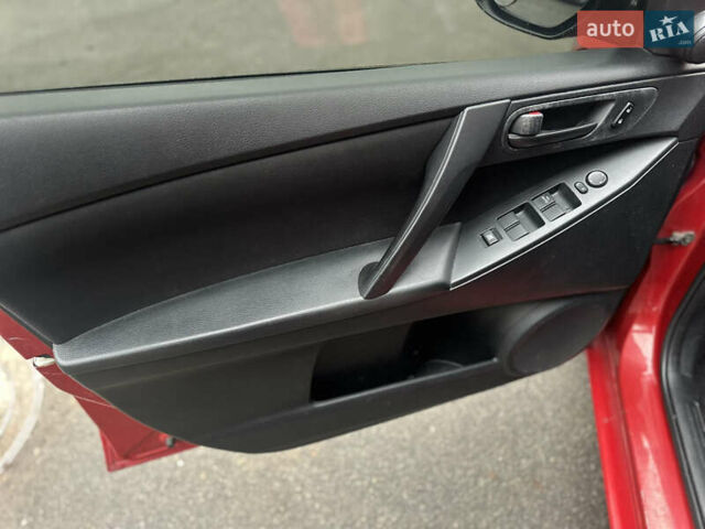 Красный Мазда 3, объемом двигателя 2 л и пробегом 199 тыс. км за 6800 $, фото 16 на Automoto.ua