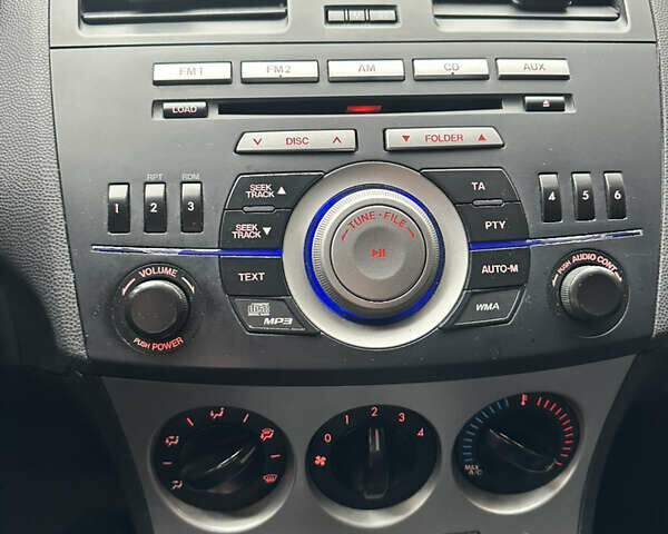 Красный Мазда 3, объемом двигателя 2 л и пробегом 199 тыс. км за 6800 $, фото 17 на Automoto.ua