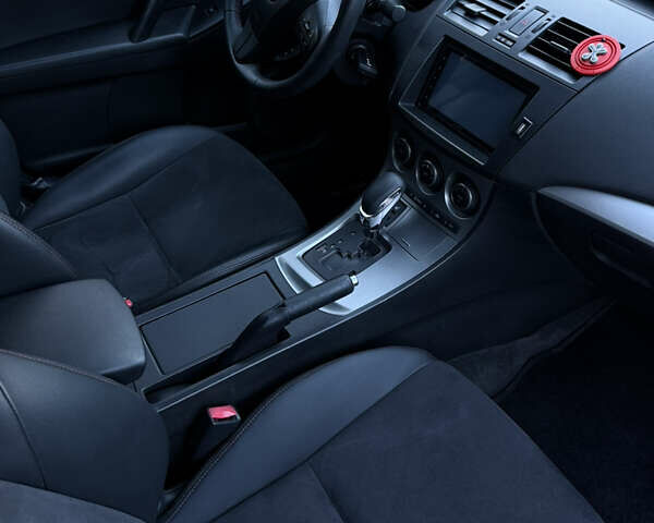 Червоний Мазда 3, об'ємом двигуна 1.6 л та пробігом 241 тис. км за 8799 $, фото 1 на Automoto.ua