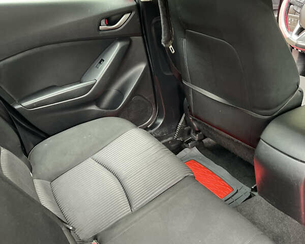 Красный Мазда 3, объемом двигателя 2 л и пробегом 224 тыс. км за 8900 $, фото 9 на Automoto.ua