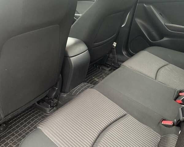 Красный Мазда 3, объемом двигателя 2 л и пробегом 107 тыс. км за 10800 $, фото 3 на Automoto.ua