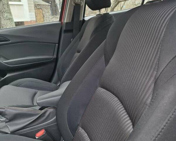 Красный Мазда 3, объемом двигателя 1.5 л и пробегом 53 тыс. км за 12500 $, фото 3 на Automoto.ua
