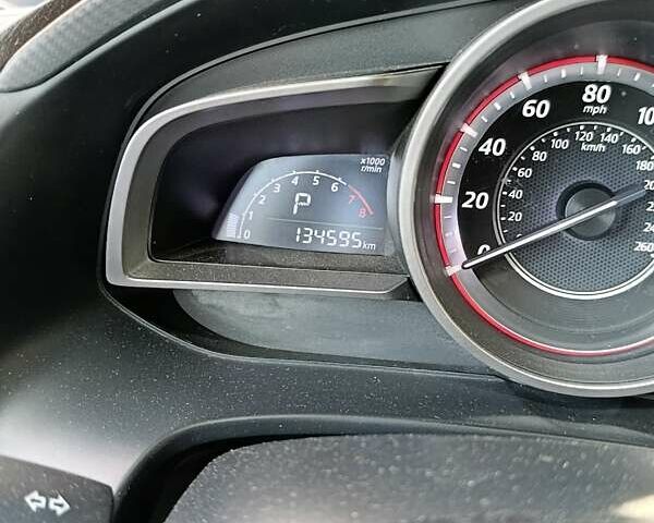Красный Мазда 3, объемом двигателя 2 л и пробегом 135 тыс. км за 12800 $, фото 9 на Automoto.ua