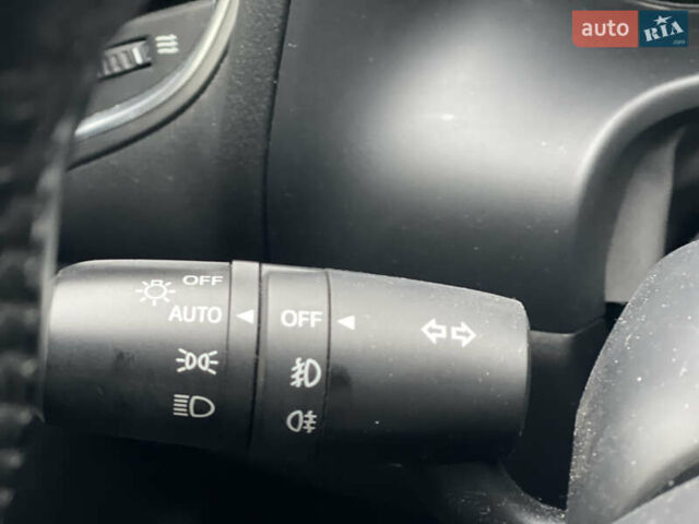 Красный Мазда 3, объемом двигателя 1.5 л и пробегом 125 тыс. км за 13600 $, фото 25 на Automoto.ua