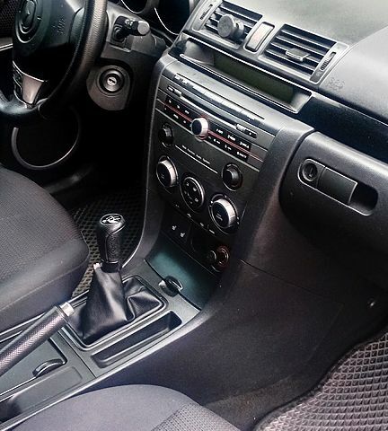 Мазда 3, объемом двигателя 2 л и пробегом 237 тыс. км за 4800 $, фото 2 на Automoto.ua