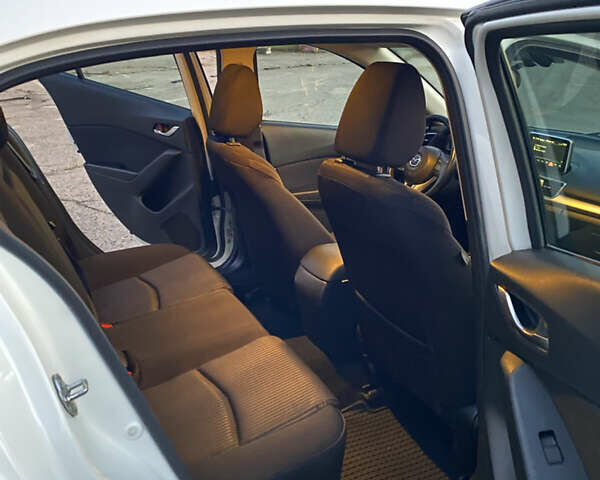 Мазда 3, объемом двигателя 1.5 л и пробегом 148 тыс. км за 11300 $, фото 16 на Automoto.ua