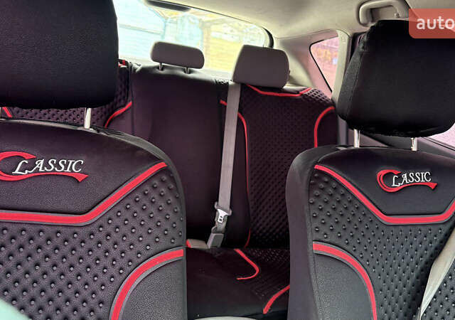 Мазда 3, объемом двигателя 1.3 л и пробегом 321 тыс. км за 2550 $, фото 5 на Automoto.ua