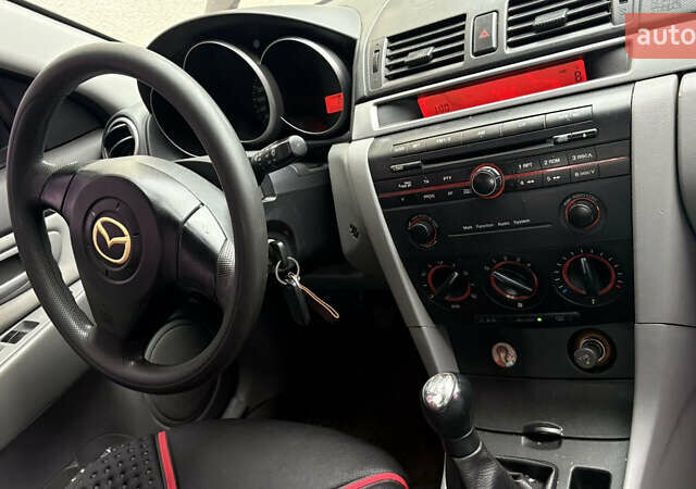 Мазда 3, объемом двигателя 1.3 л и пробегом 321 тыс. км за 2550 $, фото 3 на Automoto.ua