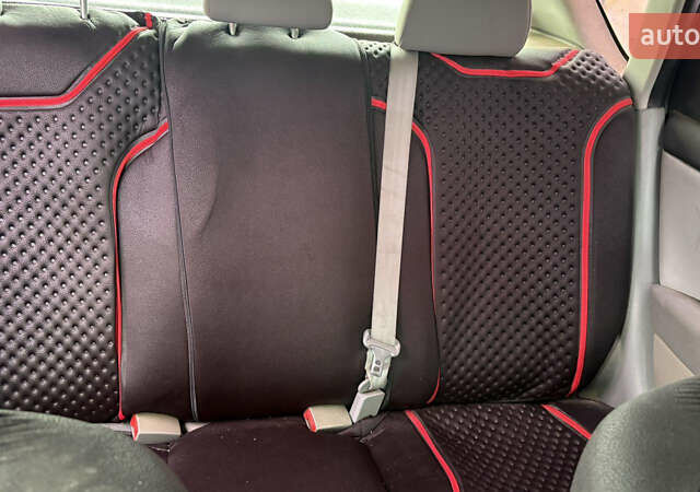 Мазда 3, объемом двигателя 1.3 л и пробегом 321 тыс. км за 2550 $, фото 7 на Automoto.ua