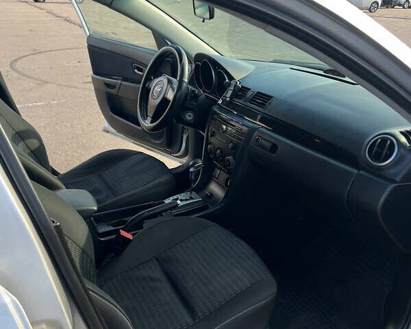 Мазда 3, объемом двигателя 1.6 л и пробегом 317 тыс. км за 3500 $, фото 1 на Automoto.ua
