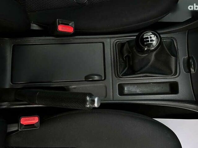 Мазда 3, объемом двигателя 1.6 л и пробегом 156 тыс. км за 6200 $, фото 12 на Automoto.ua