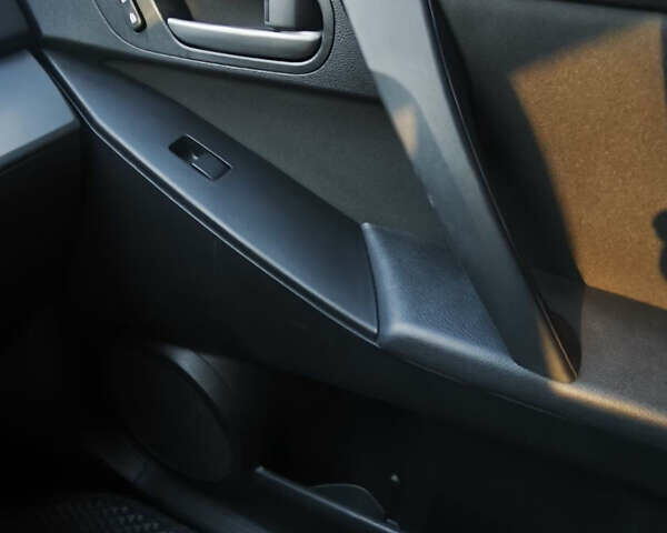 Мазда 3, об'ємом двигуна 2 л та пробігом 238 тис. км за 8950 $, фото 36 на Automoto.ua