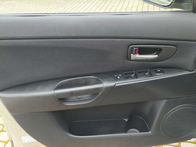 Желтый Мазда 3, объемом двигателя 1.6 л и пробегом 191 тыс. км за 2950 $, фото 14 на Automoto.ua