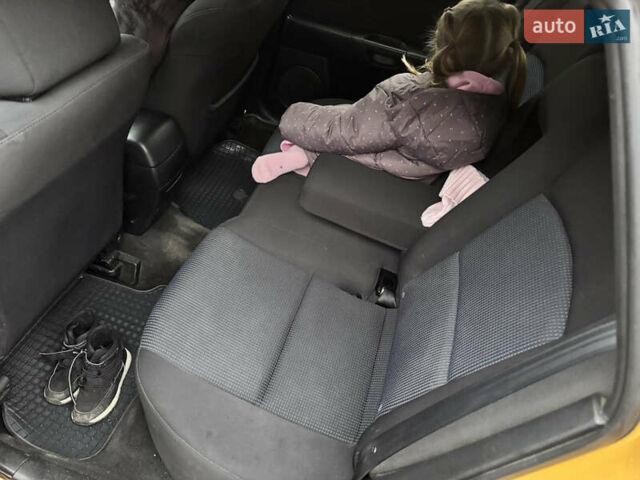 Желтый Мазда 3, объемом двигателя 1.6 л и пробегом 200 тыс. км за 3400 $, фото 15 на Automoto.ua