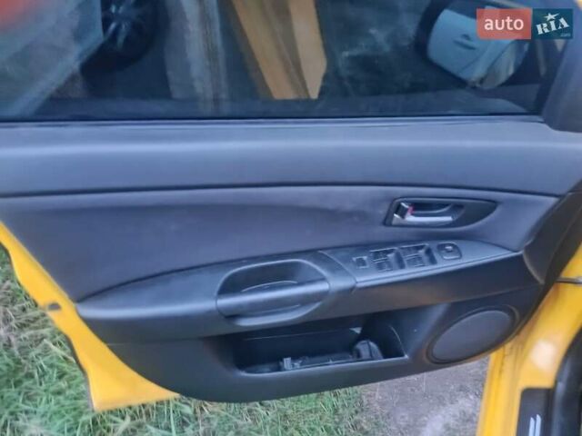 Желтый Мазда 3, объемом двигателя 1.6 л и пробегом 205 тыс. км за 5550 $, фото 12 на Automoto.ua