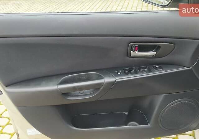 Жовтий Мазда 3, об'ємом двигуна 1.56 л та пробігом 191 тис. км за 2950 $, фото 7 на Automoto.ua