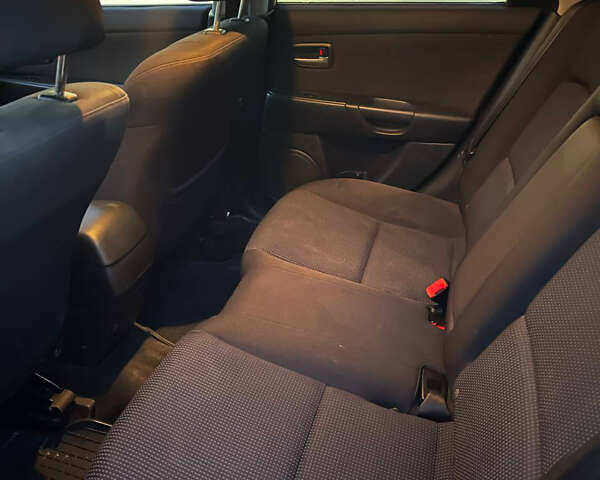 Желтый Мазда 3, объемом двигателя 1.6 л и пробегом 200 тыс. км за 2900 $, фото 8 на Automoto.ua