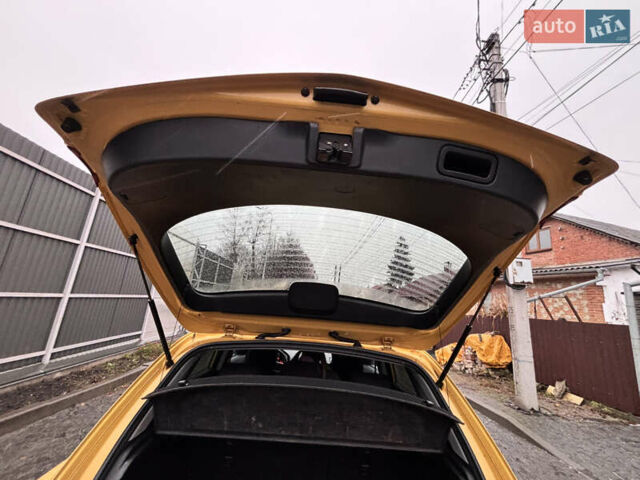 Желтый Мазда 3, объемом двигателя 1.6 л и пробегом 200 тыс. км за 3400 $, фото 9 на Automoto.ua