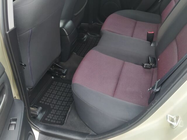 Желтый Мазда 3, объемом двигателя 1.6 л и пробегом 191 тыс. км за 2950 $, фото 15 на Automoto.ua