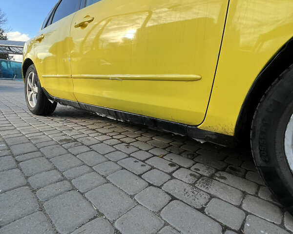 Жовтий Мазда 3, об'ємом двигуна 1.6 л та пробігом 206 тис. км за 4190 $, фото 7 на Automoto.ua