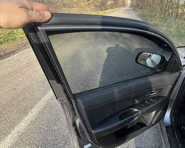 Серый Мазда 3, объемом двигателя 1.6 л и пробегом 467 тыс. км за 3400 $, фото 7 на Automoto.ua