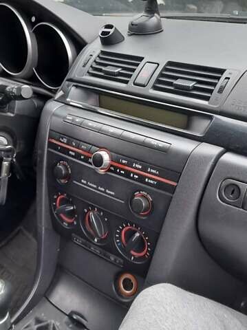 Серый Мазда 3, объемом двигателя 1.4 л и пробегом 240 тыс. км за 3999 $, фото 2 на Automoto.ua