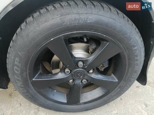 Сірий Мазда 3, об'ємом двигуна 1.6 л та пробігом 283 тис. км за 3650 $, фото 6 на Automoto.ua