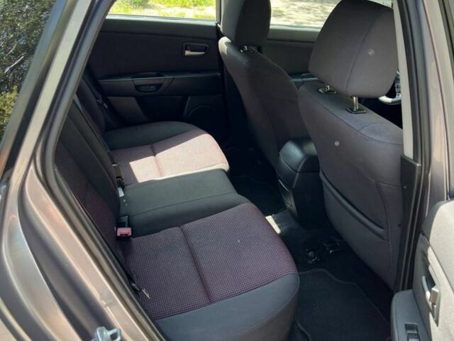 Серый Мазда 3, объемом двигателя 1.6 л и пробегом 200 тыс. км за 3600 $, фото 5 на Automoto.ua