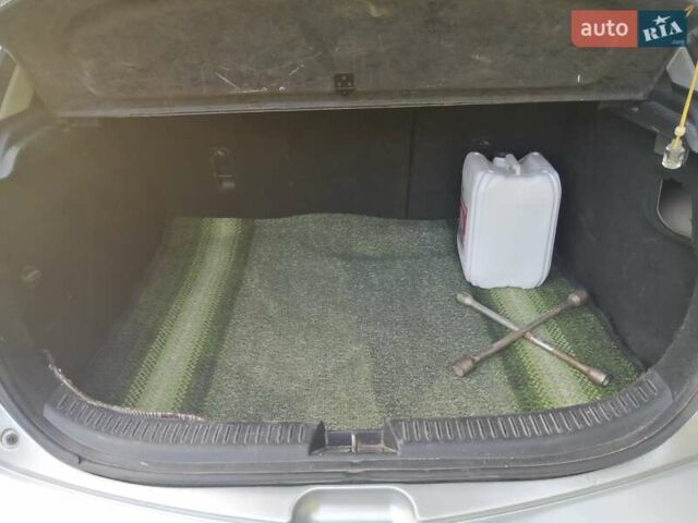 Сірий Мазда 3, об'ємом двигуна 1.6 л та пробігом 283 тис. км за 3650 $, фото 8 на Automoto.ua