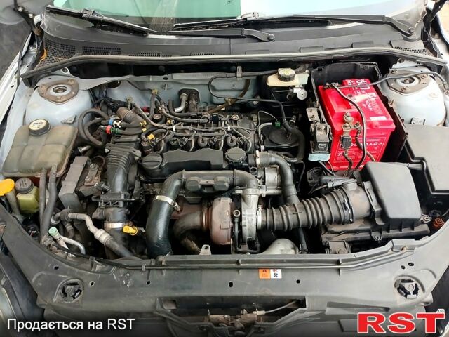 Серый Мазда 3, объемом двигателя 1.6 л и пробегом 320 тыс. км за 3800 $, фото 5 на Automoto.ua