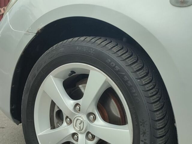 Серый Мазда 3, объемом двигателя 1.6 л и пробегом 443 тыс. км за 2500 $, фото 3 на Automoto.ua