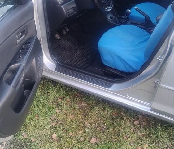 Сірий Мазда 3, об'ємом двигуна 1.6 л та пробігом 187 тис. км за 4000 $, фото 6 на Automoto.ua