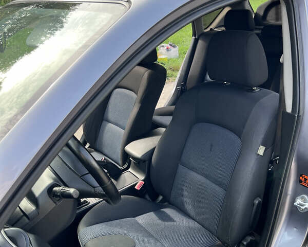 Сірий Мазда 3, об'ємом двигуна 1.6 л та пробігом 244 тис. км за 3700 $, фото 10 на Automoto.ua